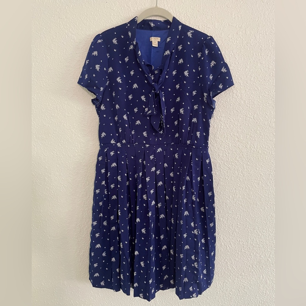 GUC J.Crew Purple/White Floral Dress with Button Front & Tie Neckline | Size 10